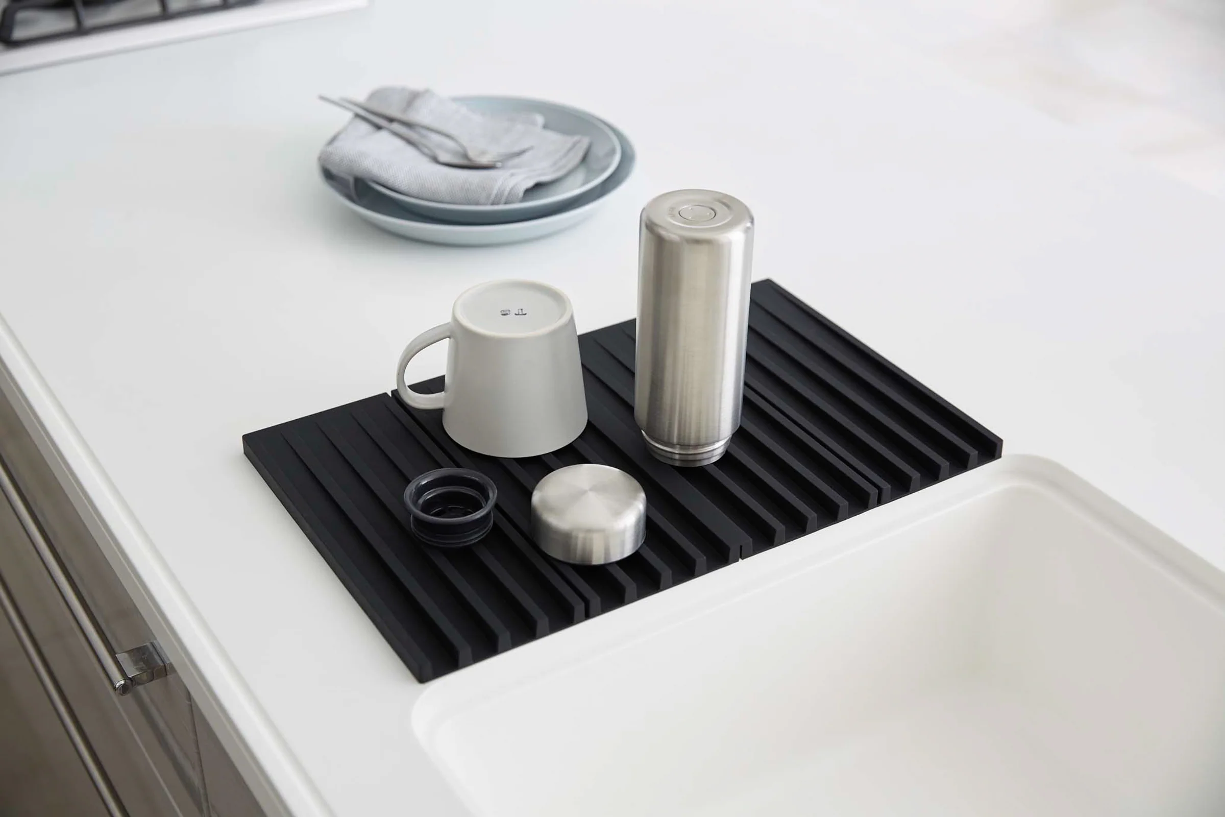 Folding Dish Drainer Mat & Trivet - Silicone - Image 9