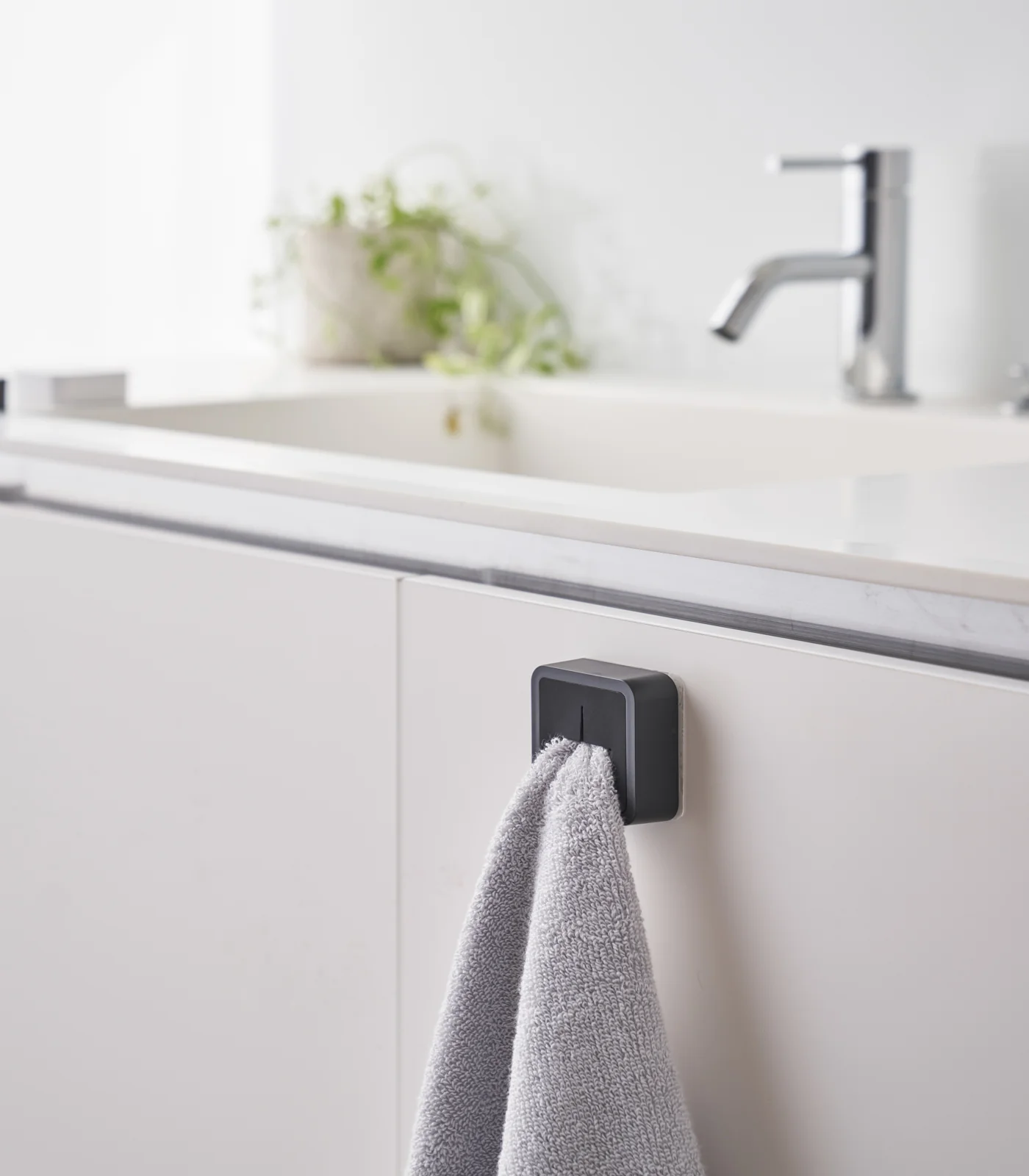 Traceless Adhesive Kitchen Towel Holder - Image 6